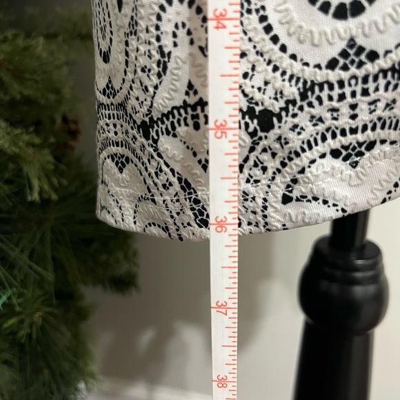 Black and White Patterned Dress Size Large - Picture 4 of 10